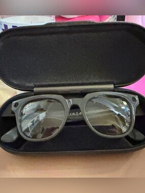 Ray-Ban Meta Smart Glasses - Series 1 Frame Clear/Transition Lens Glasses